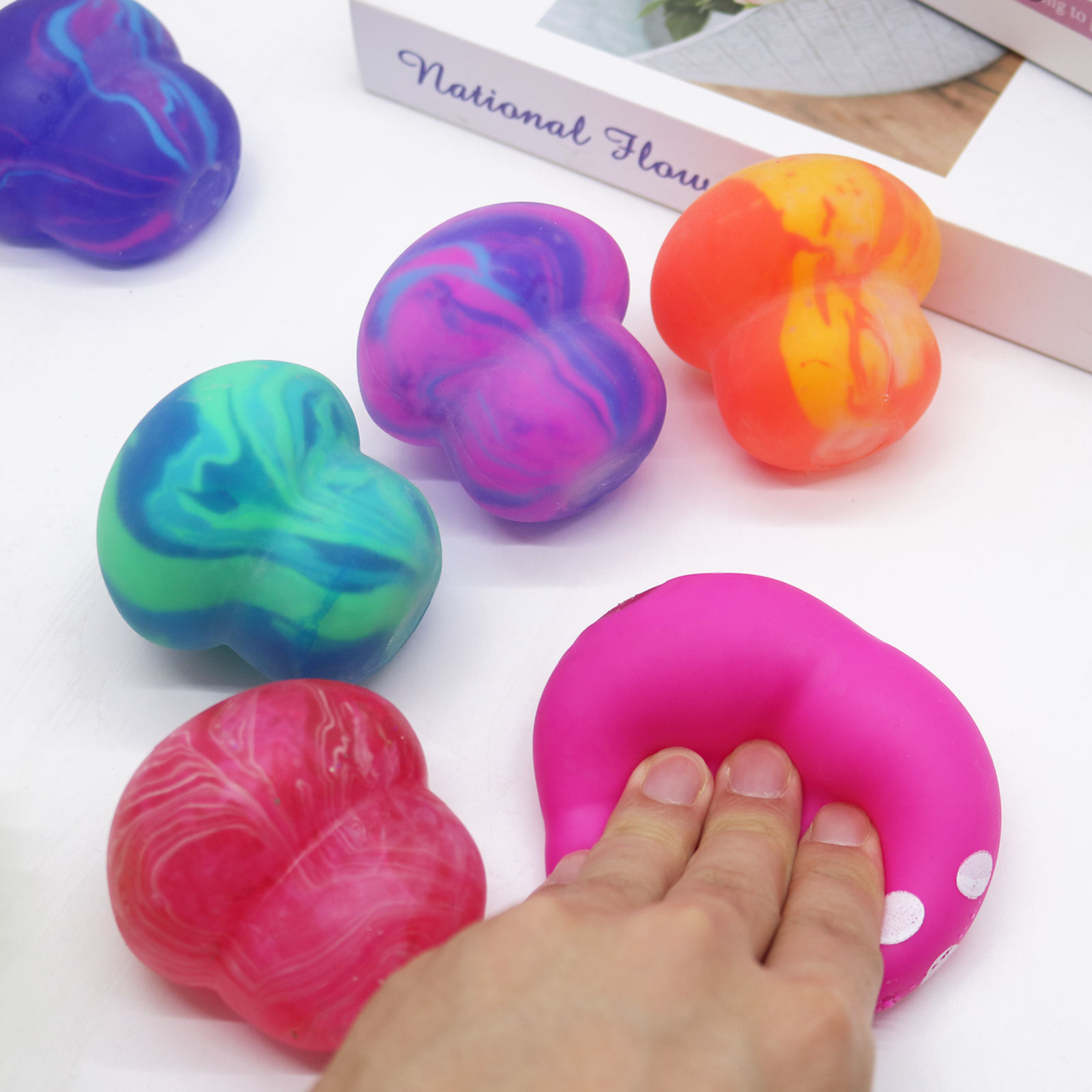 Hot Selling New Arrival Maltose Mushroom Stretch Crystal Hand Squeeze Toy Stress Relief Toys for Kids 5-7 Years Made of EVA