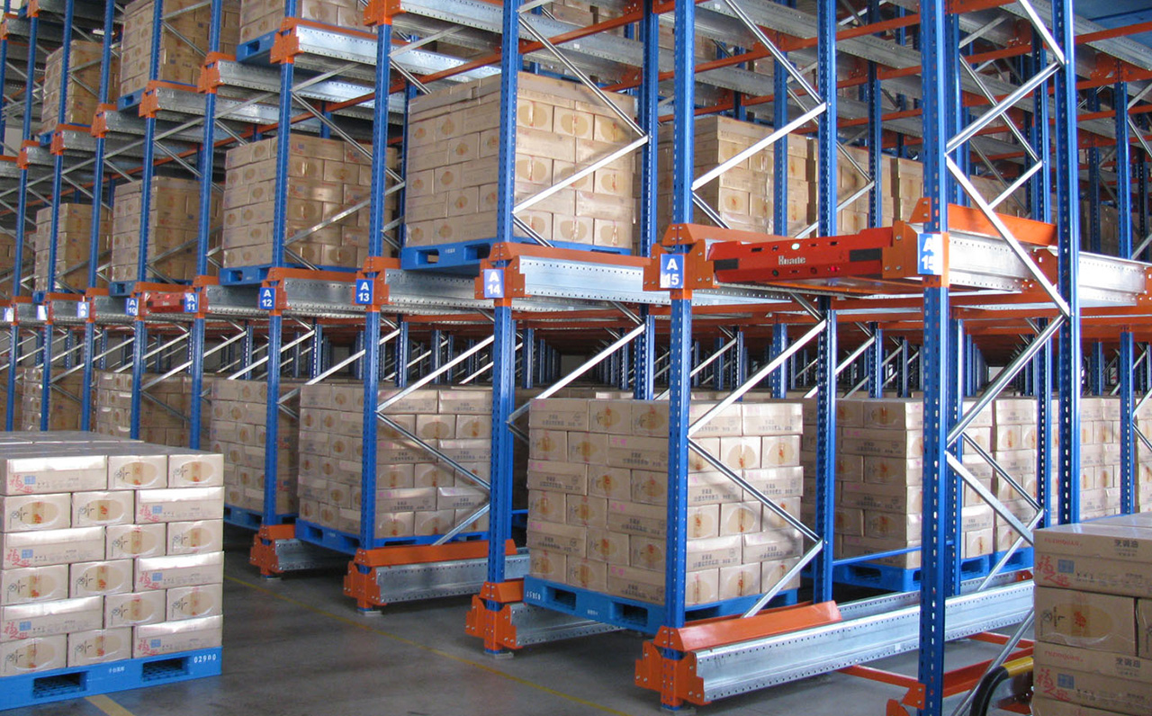 Customized Welded Steel Drive In Pallet Rack Dividers workshop