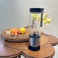 Draagbare oplaadbare USB smoothie maker/sapcentrifuge beker met eenvoudige bediening, ideaal voor onderweg, persoonlijke blender voor fruit.