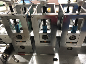 Semi ear <span class=keywords><strong>loop</strong></span> <span class=keywords><strong>3</strong></span> strati di tessuto non tessuto maschera viso monouso che fa la macchina - Product Image 3