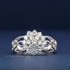 Bague tendance en or avec cristaux, bande audacieuse en or blanc 14 carats avec détails de petits diamants, bijoux de fiançailles à la mode pour femmes - Product Image 2