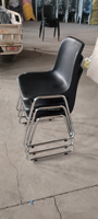 Chaise à base de traîneau empilable moderne OK-505SC - Cadre en acier durable et siège ergonomique en PP pour espaces publics commerciaux