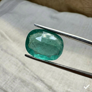 Émeraude zambienne naturelle à 100 %, taille coussin, 5,97 carats, pierre brute |   Jai Narayan Gems Pierre précieuse verte Bijoux fins Vente en gros Exportation - Product Image 1