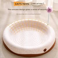 Lit pour chat rond en feutre blanc avec balle interactive, griffoir durable pour chat, nid douillet pour animaux de compagnie pour toutes les saisons, pour chats d'intérieur
