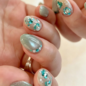 Boîte de 12 couleurs de paillettes rondes pour ongles, tailles mixtes, flocons de paillettes irisés laser, décorations pour nail art, vente en gros - Product Image 5