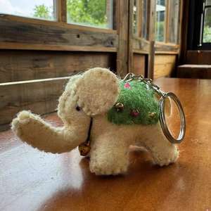 Pendentif en feutre de laine fait à la main, <span class=keywords><strong>accessoire</strong></span> suspendu de conception d'éléphant coloré pour les cadeaux ou souvenirs de <span class=keywords><strong>Noël</strong></span> et du Nouvel An - Product Image 1