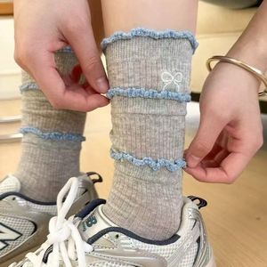 Calcetines Largos para Mujer, Transpirables, Absorbentes de Sudor, en Gris, Azul, Negro y Blanco Hueso, de Poliéster, para Jóvenes de 18 a 40 Años - Product Image 1