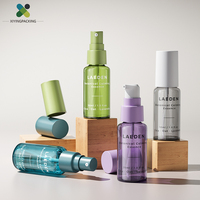 Flacon pulvérisateur en plastique de 30ml Flacon distributeur de lotion de style luxueux pour les soins de la peau et l'emballage cosmétique Logo personnalisé disponible