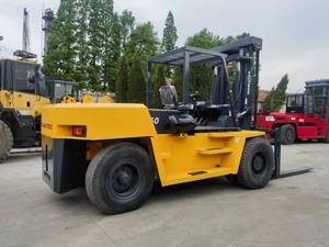 Komatsu FD150 Isuzu Engine 150 Diesel <b>Forklift</b> 4X4 Three Stage Mast Pneumatic Tire Indoor Use Used - Product Image 5