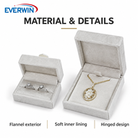 Boîte d'emballage de bijoux élégante et personnalisée en flanelle carrée avec fermeture à boucle pour collier, bracelet, boucles d'oreilles, pour la présentation de cadeaux