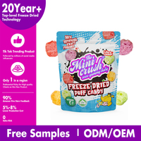 Pour les nouveaux bonbons croustillants Collations Saveur fruitée Vitamine C Halal Lyophilisé Multicolore Gummy Puff Bonbons dans des sacs