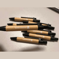 Stylo à bille écologique biodégradable 1,0 mm en plastique recyclé, papier kraft certifié FSC pour United Airlines Corporate