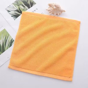 Serviettes de Visage Carrées Premium 100% Coton Absorbant 30x30cm, Désinfectables, pour Salon de Manucure, Massage Facial, Spa et Thérapie - Product Image 6