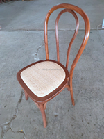Chaise Thonet en plastique finition grain de bois, assise carrée en rotin, légère et durable, avec coussin en rotin plastique, pour café