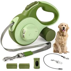 Guinzaglio retrattile per cani con cavo a prova di masticazione LED erogatore di luce sacchetti per cacca 360 ° senza groviglio - Product Image 1
