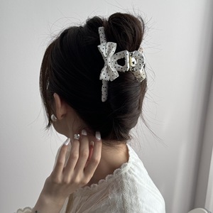 Pince à cheveux croisée grande taille à pois noirs et blancs, tendance, en plastique, style requin, accessoire de mode pour filles - Product Image 3