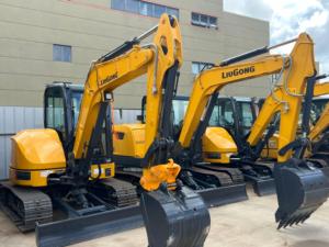 Nouvelle mini-excavatrice sur chenilles Liugong 9055F de 5,3 tonnes, moteur Yanmar, godet de 0,14 m³, lame de nivellement, cabine pneumatique ROPS-FOPS. - Product Image 1