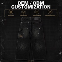 Jean cargo homme coupe large personnalisé en denim noir avec éclaboussures blanches, effet usé, double genou renforcé, poches utilitaires, style streetwear, fabricant