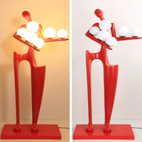 Lampadaire Sculpture de Serveur de Bienvenue, Lampe Statuette Post-moderne, Ornements Mannequin, Art Muséal, Lampe de Sol Rouge