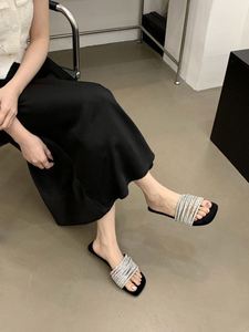 Nouvelles sandales d'été 2026 à paillettes, à talon bas, à bout ouvert, élégantes et polyvalentes pour femme, style décontracté, pour l'extérieur - Product Image 1