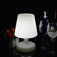 Lampe de table LED Fat Boy rechargeable moderne sans fil, couleur variable avec télécommande pour hôtels