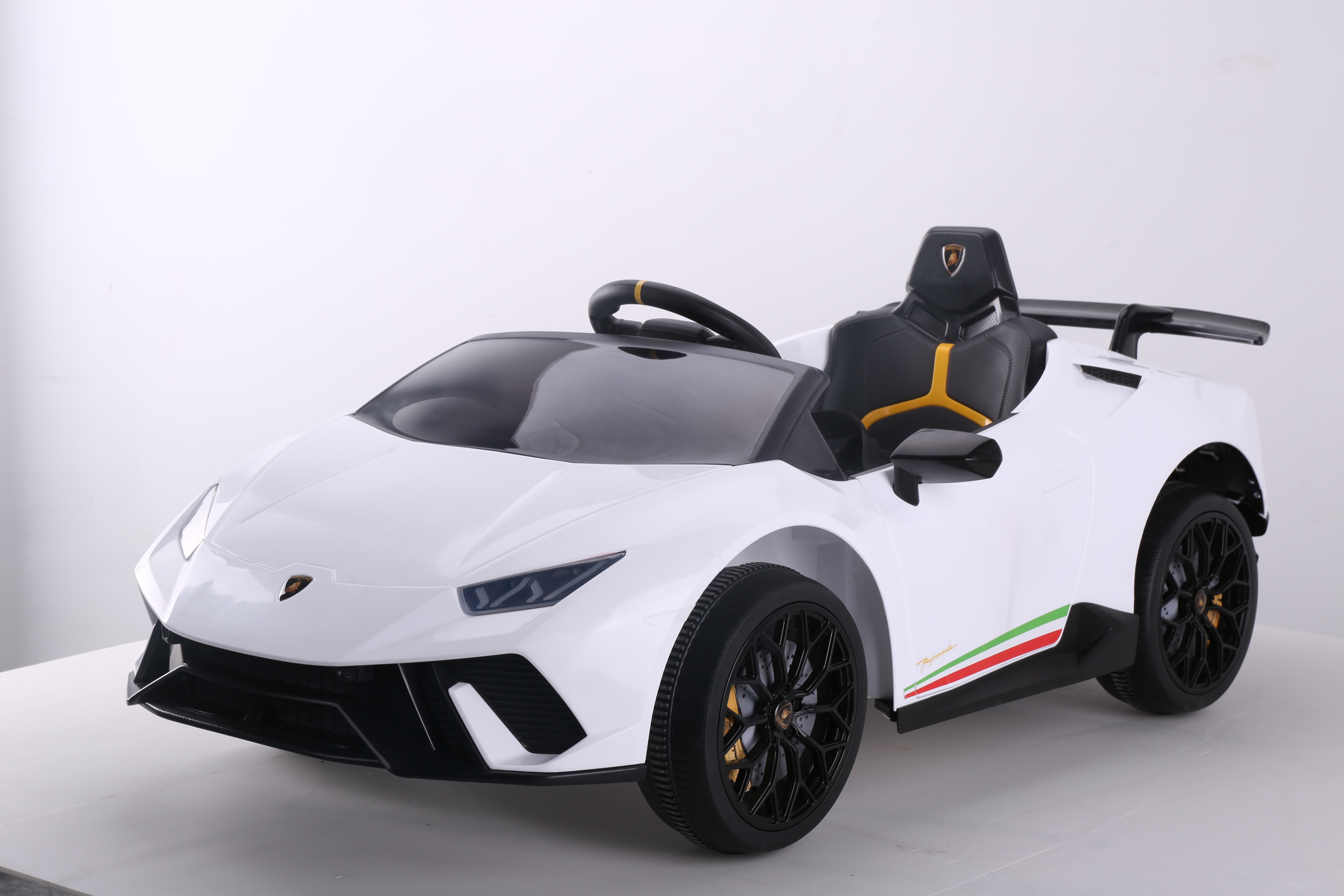 ランボルギーニ ウラカン キッズライドオンカー おもちゃ 子供用乗用
