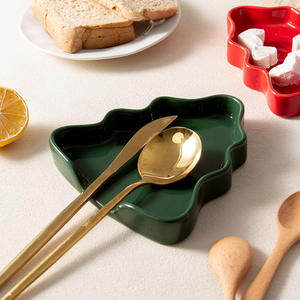 Reposacucharas de Cerámica con Diseño de Árbol de Navidad, Juego Verde y Rojo, Vajilla Ecológica para Uso en el Hogar y la Cocina, Verano 2024 - Product Image 3