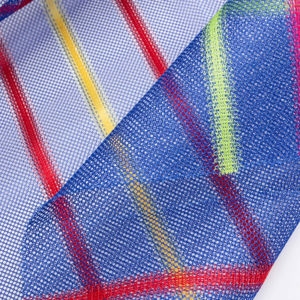 Venta directa de fábrica de tela de malla de poliéster 100% con rayas para cortinas y cercas de puertas - Product Image 2