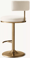 Tabouret de bar pivotant moderne avec dossier rembourré réglable en hauteur, repose-pieds incurvé, piétement à disque et structure en métal brossé pour usage domestique