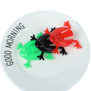 Jouet rebondissant en plastique en forme de grenouille sauteuse, 5,5x5,5 cm, pour enfants, style rétro classique éducatif - Product Image 5