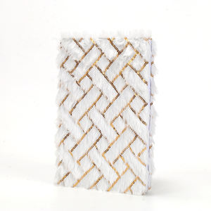 Journal Kawaii Fluffy B5 enveloppé d'une couverture en peluche rose pastel avec bande élastique, idéal pour la prise de notes créatives - Product Image 4