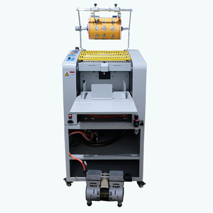 Machine de laminage à chauffage par huile entièrement automatique pour laminage double face, rouleaux en silicone résistants aux hautes températures - Product Image 3