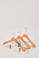 Armoire en bois personnalisée avec attaches à pression, idéale pour ranger les vêtements