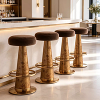 Tabouret de bar rotatif de luxe en placage de bois, base conique, siège rond avec repose-pieds en métal pour comptoir de bar d'hôtel