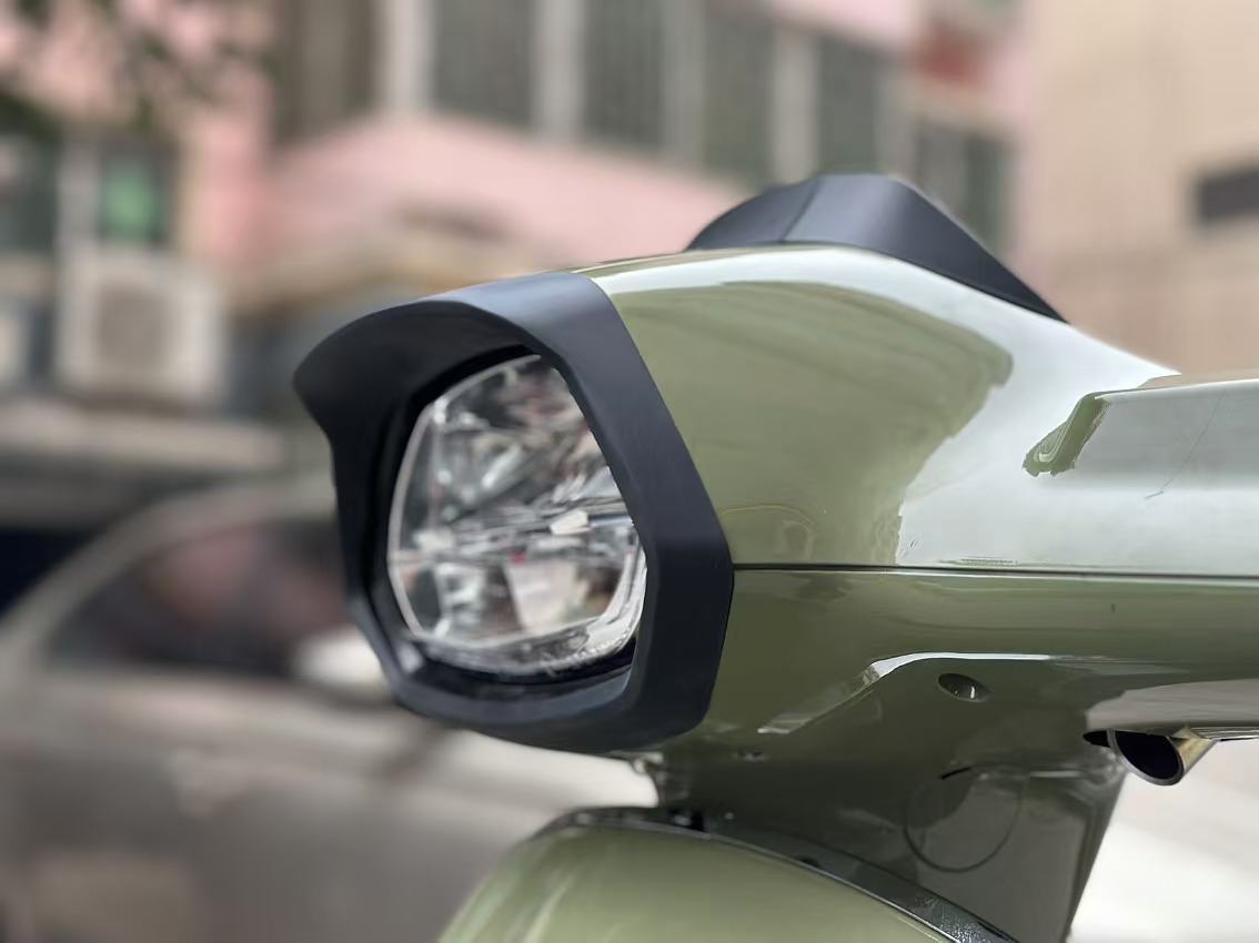 Protège-phare Avant Carbone Pour Vespa Sprint 125/150 (2017-2020) - AZ-Motor