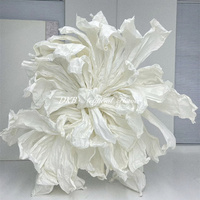 Grande fleur en papier plissé fait à la main Art de beauté géant pour la décoration de scènes de graduation de fond de scène de mariage artificielle