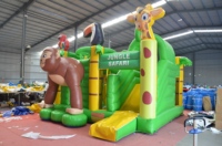 Trampoline gonflable pour fêtes commerciales, sur le thème des singes, équipé d'un souffleur, disponible à la location.