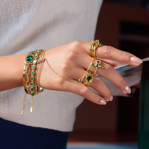 J&D Jewelry - Brazalete de Acero Inoxidable Chapado en Oro de 18K <span class=keywords><strong>con</strong></span> Circonita Verde, Cadena de Mano de Tres Capas, Anillo de Dedo, Brazalete para Mujer - Product Image 4