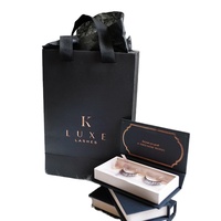 Boîte d'emballage cosmétique personnalisable pour extensions de cils, fermeture magnétique, couleur noire, logo estampé à chaud, rigide, pour vernis à ongles et huiles.