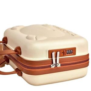Coffret cadeau pour enfants Rilakkuma 29,5x25x14,5 cm, ensemble cadeau sac à dos scolaire avec serrure à code 3D - Product Image 3