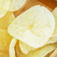 Vente chaude Moutarde Aromatisée Fraîchement Coupé Croustillant Chips De Pommes De Terre Saveur Piquante pour Bureau Maison ou Fête OEM & ODM