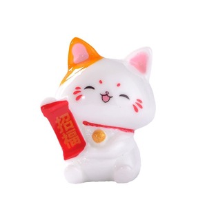 Figurine de chat porte-bonheur rouge vif, artisanat en résine, décoration du nouvel an, accessoires de bijoux à faire soi-même - Product Image 5