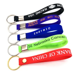 Promotional Shop Gifts Creative New Colorful White Stripe Soft Rubber Car Key Holder Chain Keyring Candy PVC Wristband Keychain