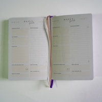 Cahier d'agenda hebdomadaire en lin violet personnalisé de 2025 à 2026 couverture A5 à couverture rigide pour emballage cadeau de liste de tâches quotidiennes annuelles