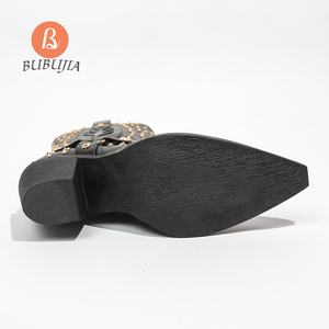 Stivali da Cowboy personalizzati da donna classici stivaletti di colore nero con tacco in pelle sintetica stivali occidentali a metà polpaccio con rivetto - Product Image 3