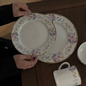 Vaisselle en céramique florale romantique <span class=keywords><strong>de</strong></span> style français du sud <span class=keywords><strong>de</strong></span> la <span class=keywords><strong>France</strong></span>, ensemble <span class=keywords><strong>de</strong></span> vaisselle colorée pour <span class=keywords><strong>café</strong></span> à la maison, avec assiettes et soucoupes - Product Image 6