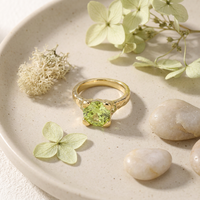 Bague ZG tendance à texture martelée, sertie de zirconiums cubiques verts ronds, en laiton plaqué or