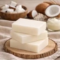 Savon artisanal naturel du Vietnam à base de plantes, savon de bain à base de plantes avec huile de coco et ingrédients à base de plantes pour la vente en gros et au détail