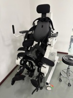 Robot exosquelette pour la marche ou la marche stationnaire, les patients se sentent plus en sécurité, les familles sont plus sereines