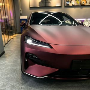 Pellicola Vinilica Opaca PET Rosso Romani per Wrapping Auto, Adesivo per Carrozzeria, Protezione Vernice Anti-Graffio, Autoriparante, Resistente ai Raggi UV - Product Image 4